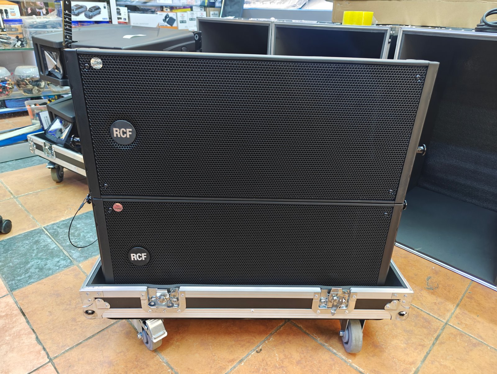 RCF HDL 20-A Active Line Array System – Pair with Flight Case